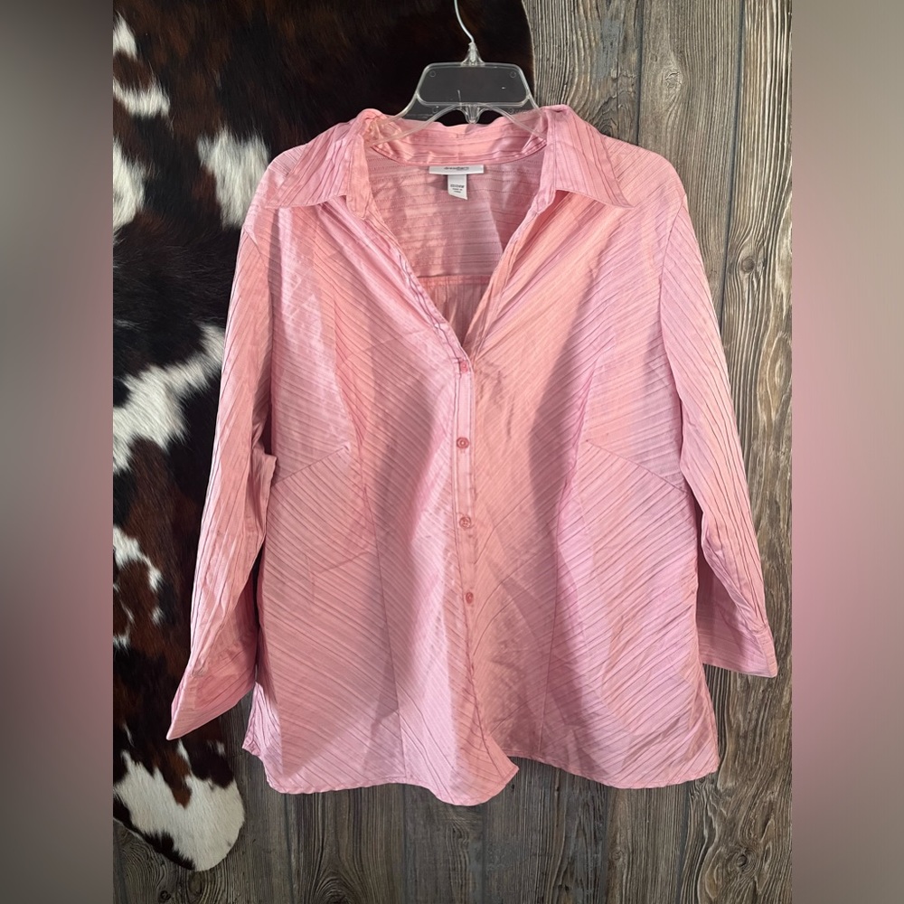 Dressbarn size 22/24 (3X) pink button up blouse